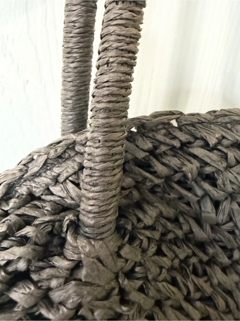 Carried once on vacay Woven Round Tote Bag - Charcoal
